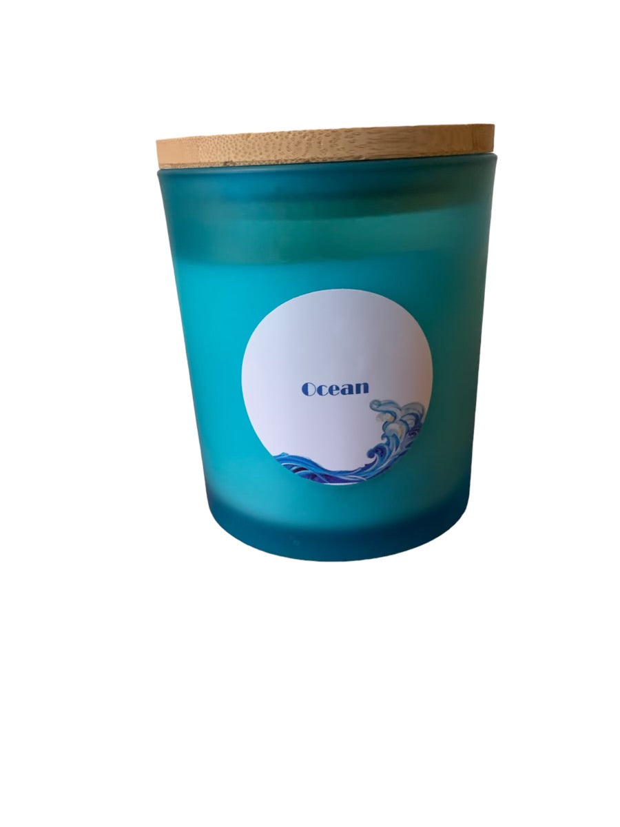 Experience the invigorating scent of the ocean with our 14oz Ocean Fragrance Soy Blend Candle. Our premium soy blend wax burns cleaner and longer, providing a 100% natural alternative to traditional paraffin wax candles. With a burn time of up to 50 hours, you can enjoy the fresh and calming aroma of the ocean for longer.