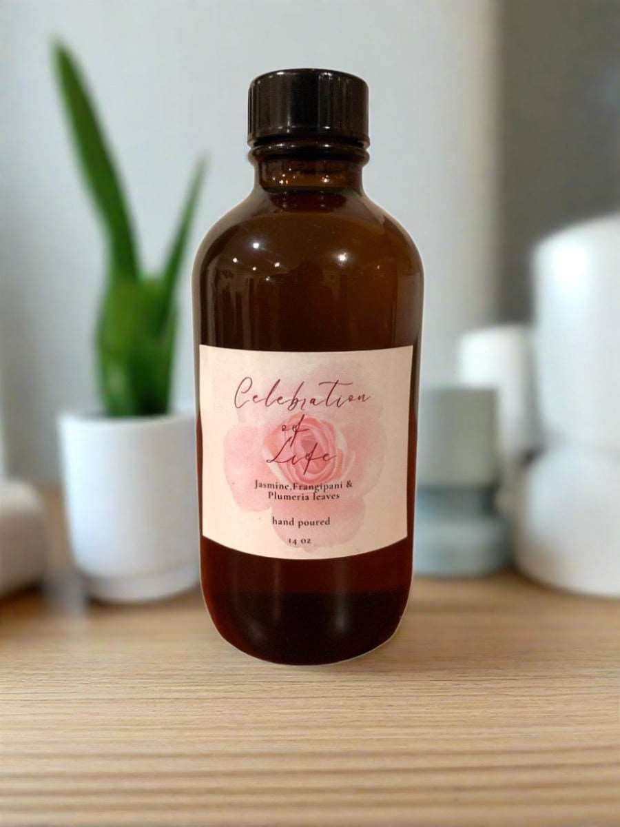Fragrance BurningOil is a scented oil that produces a pleasant aroma when heated. Its unique blend of natural oils infuses any space with a delightful scent. Enjoy the pleasant scent of a home-made fragrance whenever you want.